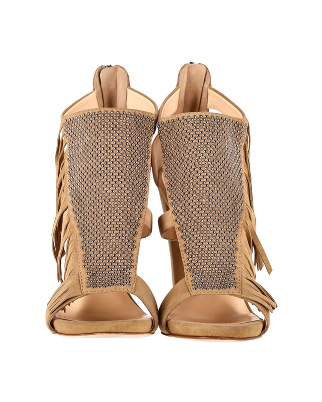 VINTAGE, RRP AS NEW
Made from beige suede, these Giuseppe Zanotti Alabama fringe sandals are perfect for the modern woman this summer. Pair with your favourite denim shorts, or team with a crisp white shirt and chinos to add that Italian touch to any outfit
Giuseppe Zanotti Alabama Fringed Sandals in Beige Suede
Sign of wear: Light wear on soles and insoles
Condition: Very good
Color: Beige
Material: Suede
Size: EU40
SKU: 290066