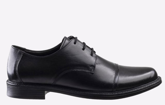 The Bristol is a classic derby style lace up shoe from Amblers crafted with polished leather, a 3 eyelet design, an oxford toe cap, and a padded collar for superior comfort. A smart and simple design ideal for formal occasions.- Leather upper
- Padded ankle collar
- Intricate stitch detailing
- 3 Eyelet lace up
- Durable rubber outsole