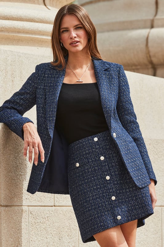 It's a beauty
Spun from the chicest metallic boucle fabric
Flattering single-breasted fit
You'll wear it for work and play
Create an on-trend suit with the matching skirt
Elevate jeans and a nice top