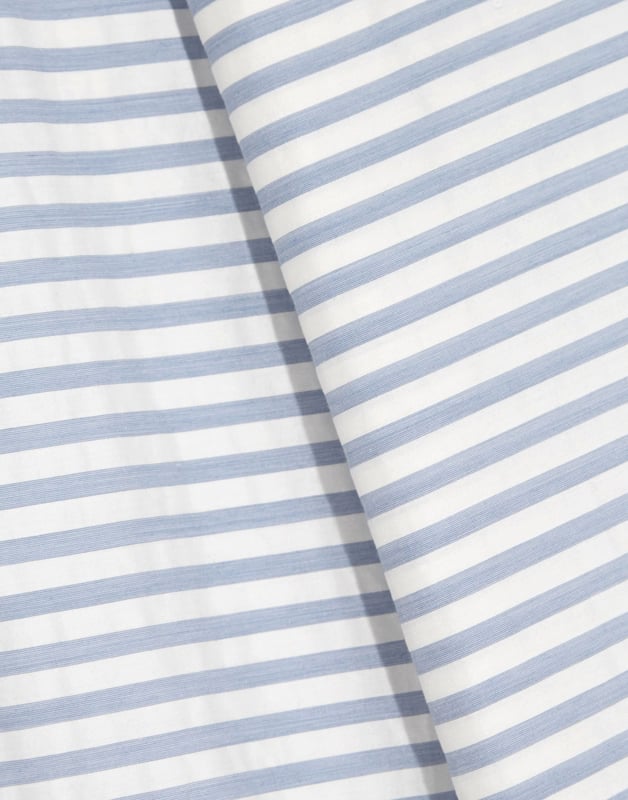 plain weave, no appliqués, stripes, long sleeves, no pockets, round collar, side slit hemline