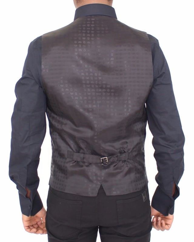<p>Dolce &amp; Gabbana Vest</p>
<p>Absolutely stunning, 100% Authentic, brand new with tags Dolce &amp; Gabbana black wool silk blend stretch Dress Vest. This item comes from the MainLine Dolce &amp; Gabbana collection.</p>
<p>Modell: Single breasted<br />
Strap: Adjustable back waist strap<br />
Color: Black<br />
Full front button closure<br />
Logo details<br />
Made in Italy</p>