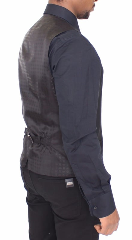 <p>Dolce &amp; Gabbana Vest</p>
<p>Absolutely stunning, 100% Authentic, brand new with tags Dolce &amp; Gabbana black wool silk blend stretch Dress Vest. This item comes from the MainLine Dolce &amp; Gabbana collection.</p>
<p>Modell: Single breasted<br />
Strap: Adjustable back waist strap<br />
Color: Black<br />
Full front button closure<br />
Logo details<br />
Made in Italy</p>