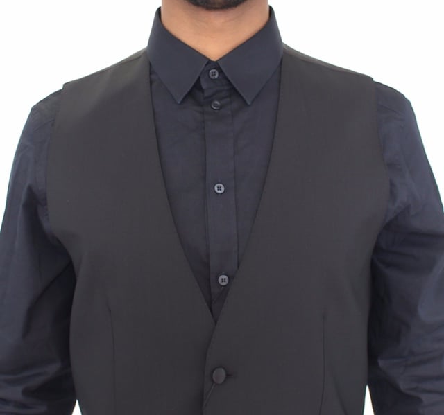 <p>Dolce &amp; Gabbana Vest</p>
<p>Absolutely stunning, 100% Authentic, brand new with tags Dolce &amp; Gabbana black wool silk blend stretch Dress Vest. This item comes from the MainLine Dolce &amp; Gabbana collection.</p>
<p>Modell: Single breasted<br />
Strap: Adjustable back waist strap<br />
Color: Black<br />
Full front button closure<br />
Logo details<br />
Made in Italy</p>