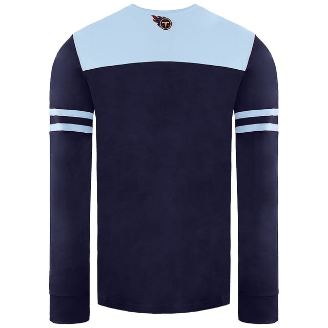 La camiseta Fanatics NFL Tennessee Titans Paneled para hombre es una camiseta elegante y cómoda diseñada para los seguidores del equipo de fútbol americano Tennessee Titans de la NFL. Estas son algunas de las principales características y detalles de esta camiseta:

 Mercancía oficial de la NFL:  Este top es un producto con licencia oficial de la NFL, lo que garantiza su autenticidad y calidad.

 Logotipo y colores del equipo:  La parte superior suele llevar el logotipo y los colores del equipo de los Tennessee Titans, lo que permite a los aficionados mostrar con orgullo su apoyo al equipo.

 Diseño con paneles:  El diseño de paneles añade un toque elegante y deportivo a la apariencia de la camiseta, por lo que es adecuado para los días de partido, ropa casual o actividades al aire libre.

 Tejido cómodo:  La parte superior está hecha típicamente de materiales cómodos que proporcionan una sensación suave y acogedora.

 Uso versátil: Esta camiseta es adecuada para diversas ocasiones, como asistir a partidos de fútbol, ver partidos o simplemente mostrar el orgullo por el equipo en la vida cotidiana.

 Manga corta o manga larga: Dependiendo del diseño específico, puede encontrar opciones de manga corta o manga larga para adaptarse a diferentes condiciones climáticas.

 Fácil de cuidar:  La limpieza y el mantenimiento de la camiseta suelen ser sencillos, ya que normalmente se puede lavar a máquina, lo que la convierte en una opción práctica para los aficionados.

 Disponible en varias tallas:  Fanatics suele ofrecer una gama de tallas para garantizar un ajuste cómodo a los aficionados de diferentes tipos de cuerpo.

La camiseta Fanatics NFL Tennessee Titans Paneled para hombre es una gran elección para los aficionados de la NFL que buscan apoyar a los Tennessee Titans con estilo y comodidad. Tanto si vas al estadio a ver un partido, como si lo ves desde casa o simplemente quieres mostrar tu orgullo por el equipo en tus actividades diarias, esta camiseta te proporciona comodidad y espíritu de equipo.