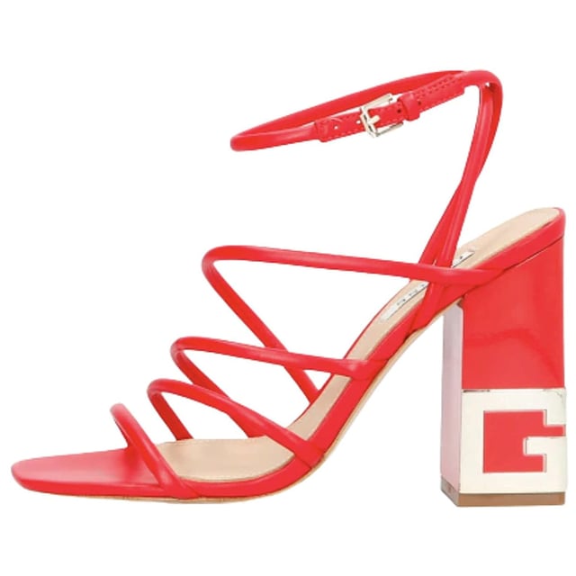 Guess FL6TCYLEA03-RED-36 Als je het ideale merk zou willen creëren, zou je wellicht de legendarische Hollywood glamour willen combineren met een vleugje natuurlijke Franse elegantie. Dit is nu net wat de Marciano broers, iets meer dan 40 jaar geleden, hebben gedaan toen ze Guess oprichtten. Sindsdien is de groep uitgegroeid van een pionier op vlak van denim tot een wereldwijde lifestyle.