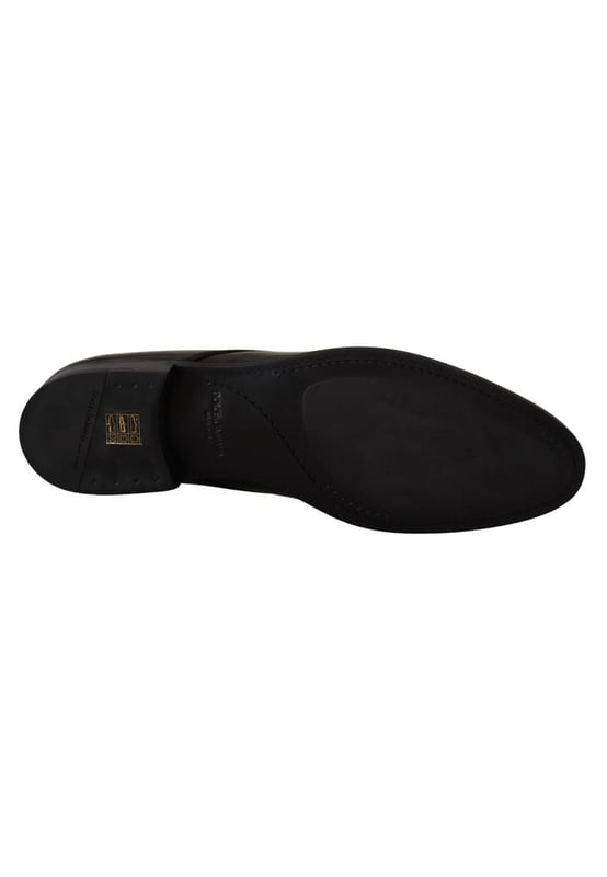 A estrenar con etiquetas.
  100% autentico Dolce & Gabbana.
  Modelo: Zapatos formales Derby.
  Color: Negro.
  Material: 100% cuero.
  Suela de cuero.
  Detalles del logotipo.
  Fabricado en Italia.