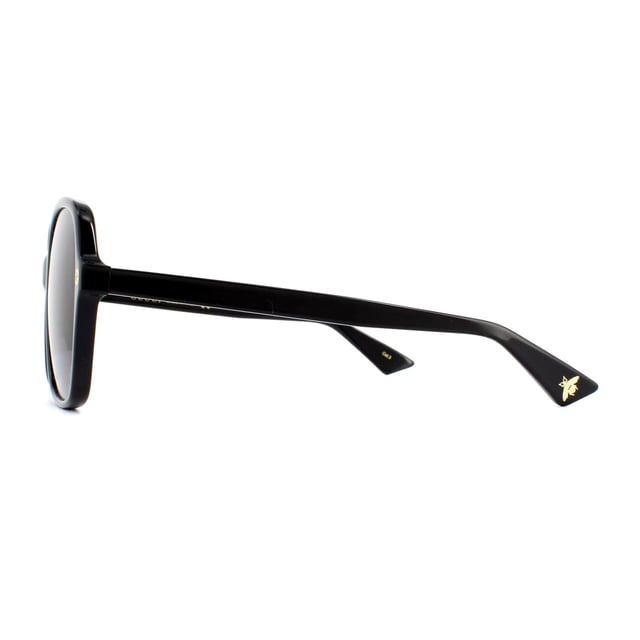 Gucci Sunglasses GG0092S 001 Black Grey Gradient are a simple and sophisticated squared design. Their versatility ensures an easy to wear frame that will suit any wardrobe or occasion. The oversized lenses are chic and the interlocking Gucci GG logo can be found on the frame front.