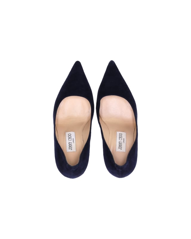 VINTAGE, RRP AS NEW
The leather insoles provide a soft feel to the feet while the navy blue on the suede exterior looks classy. Experiment with your look by flaunting this Jimmy Choo pair that features pointed toes and 11.5 cm heels.


Jimmy Choo Abel Pointed Toe Pumps in Navy Blue Suede 
Condition: very good
Material:   Suede
Size: EU35
Sign of wear: light wear on soles, light wear on tip, re-soled
SKU: 360529