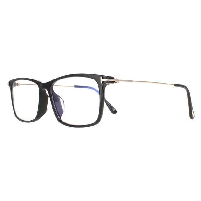 Tom Ford Rectangle Mens Shiny Black FT5758-F-B Las FT5758-F-B son unas gafas rectangulares finas fabricadas en acetato ligero y adornadas con el logotipo de la T de Tom Ford en las patillas. Las lentes Blue Light Block ayudan a prevenir y reducir la fatiga ocular provocada por la exposición prolongada a la luz azul de los dispositivos digitales.