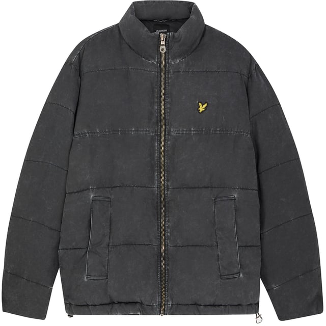 Handverwarmende zakken. Gewatteerde jas. Lyle & Scott-branding linksvoor op de borst. 100% Polyester.
