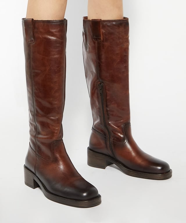 Dune Ladies Tayan - Knee High Boots Introducing Tayan, the ultimate knee-high style for every occasion. Crafted from beautifully soft, quality leather that retains its shape, these versatile boots feature a chunky sole and comfortable block heel that provides durability and added height. The addition of the side pull tabs makes them easy to pull on an off.