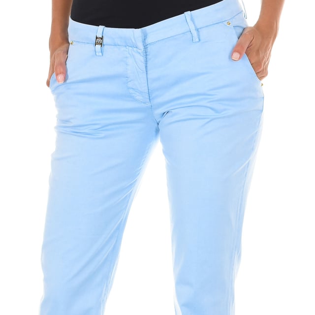 Long pants. 
 Light blue 
 Waist with belt loops. 
 Button and zip closure on the front. 
 Two pockets on the front. 
 Two pockets on the back. 
 Straight cut hems. 
 Chinese style design. 
 Matching seams. 

 Composition: 
 -96% Cotton -4% Elastane. 

 Washing instructions: 
 - Wash maximum at 40ºC. 
 - Iron at medium temperature. max. 110ºC. 
 - Lets you use a dryer. 
 - Do not use bleach. 
 - Does not support dry cleaning. 

 Composition: 96% Cotton, 4% Elastane
 Care:
- Wash maximum at 40ºC.
 - Iron at medium temperature. max. 110ºC.
 - Allows you to use a dryer.
 - Do not use bleach.
 - Does not support dry cleaning.