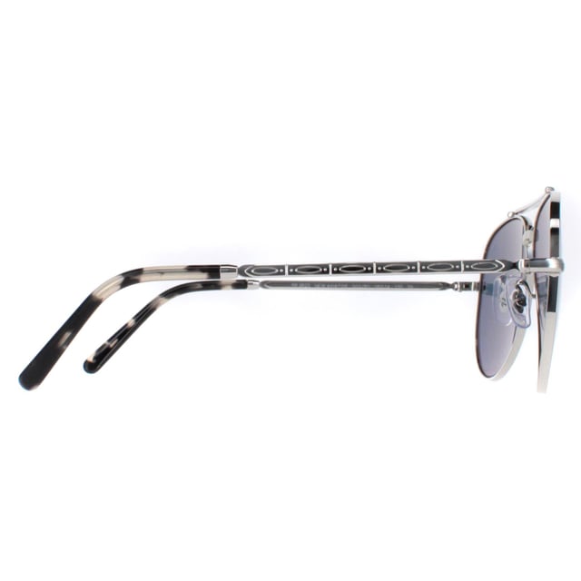 Ray-Ban Aviator Unisex Polished Silver Blue RB3625 New Aviator  Sunglasses are a fusion of classic design and modern innovation. With a nod to the iconic aviator silhouette, these sunglasses feature a sleek metal frame and bold double bridge, delivering a contemporary twist on a beloved style. The updated, slightly squared lenses offer a fresh take on the traditional aviator shape, exuding confidence and sophistication. Crafted with precision and attention to detail, these sunglasses not only make a fashion statement but also provide exceptional UV protection, ensuring both style and eye safety.