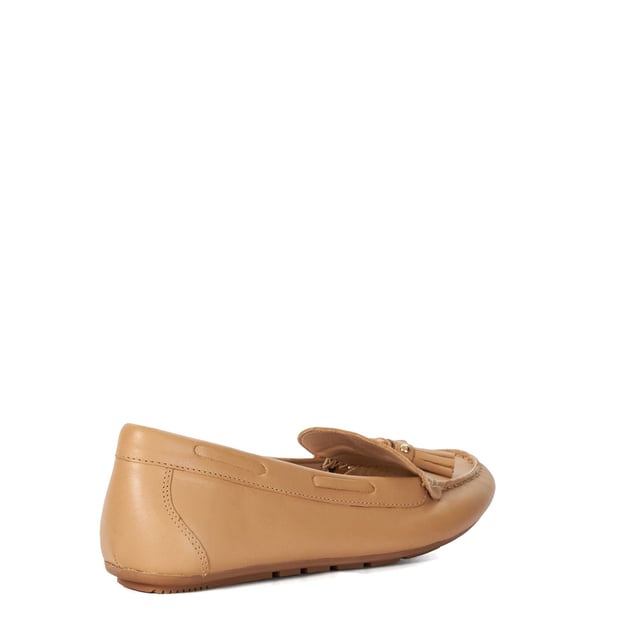 The timeless tassel trims give these leather moccasins a classic look. Perfect for pairing with your day-to-day work wear attire.