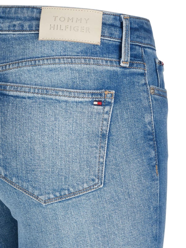 99% Baumwolle, 1% Elasthan; Tommy Hilfiger Jeans; Modell: WW0WW30206 1AE; Hochwertige Verarbeitung; Verschlüsse: Reißverschluss, Knopf; 5-Pocket-Stil; Skinny Fit, normale Taille; Tommy Hilfiger Logo-Details
