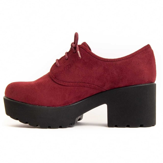 Women's casual shoe. Comfortable fit. Made from vegan materials. Manufactured by other brands for our brand. Approximate measurements: 7 cm heel and 3 cm platform.