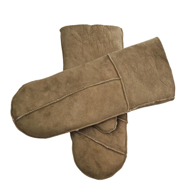 Ervaar luxe warmte en tijdloze elegantie met Infinity's Womens Super Soft Sheepskin Mittens. Deze wanten zijn gemaakt van eersteklas schapenvacht en bieden ongeëvenaarde zachtheid en comfort, en omhullen uw handen in behaaglijke warmte. De verfijnde stikdetails voegen een subtiele toets van verfijning toe, waardoor ze een veelzijdig accessoire zijn voor elke gelegenheid. Verkrijgbaar in een reeks klassieke kleuren, deze wanten vullen uw garderobe naadloos aan en verbeteren uw stijl. Met meerdere maten om uit te kiezen, vindt u de perfecte pasvorm voor ultiem comfort en flexibiliteit. Door traditioneel vakmanschap te combineren met moderne functionaliteit, zorgen Infinity's Unisex Super Soft Sheepskin wanten voor zowel bescherming als stijl, zodat u vol vertrouwen naar buiten kunt stappen, wetende dat u handschoenen van de beste kwaliteit draagt. Maatvoering en pasvorm Deze wanten voelen in eerste instantie misschien strak aan, maar na een paar uur dragen, zal het lamsvacht op natuurlijke wijze uitrekken en zich aanpassen aan uw unieke pasvorm.