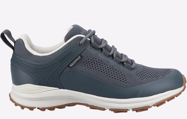 Compton ladies hiking trainer has superior grip for muddy trails. The upper is eco-conscious being made from 85% of rPET (recycled plastic bottles). The EVA footbed gives you extra comfort.
- 85% recycled PET upper- Waterproof breatheable membrane- EVA footbed- Rubber outsole