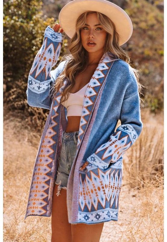 Stylischer und vielseitiger Cardigan mit Aztekenmuster und offenem Vorderteil  
Offenes Design für einfaches Layering  
Relaxed Fit  
Aufsehenerregendes Aztekenmuster  
Hergestellt aus hochwertigen Materialien  
Bequem zu tragen  
Perfekt für Frauen  
Geeignet für verschiedene Anlässe