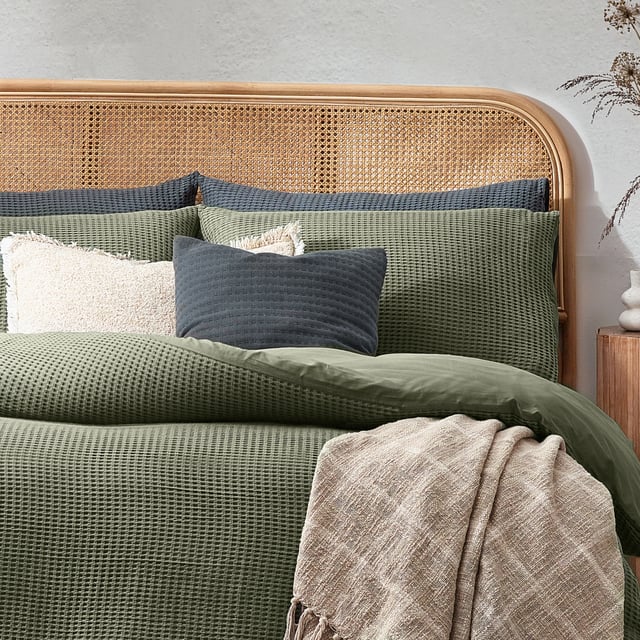 A modern classic ideal for those who appreciate the relaxed living aesthetic. The Chunky Waffle duvet cover set is made of premium cotton. Its soft, breathable fabric provides a comfortable night's sleep while also adding a sophisticated look to your bedroom. OEKO-TEX® certifies this product, showing it has been sustainably made.