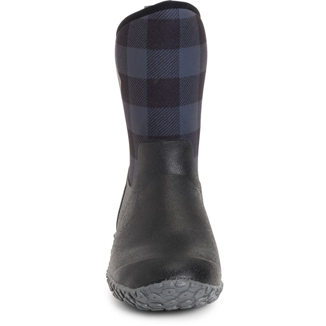 As Winter sets in the Muckster II Mid is all about comfort and warmth. Time for winter sports and chores, digging out snow and running errands on ice in style!