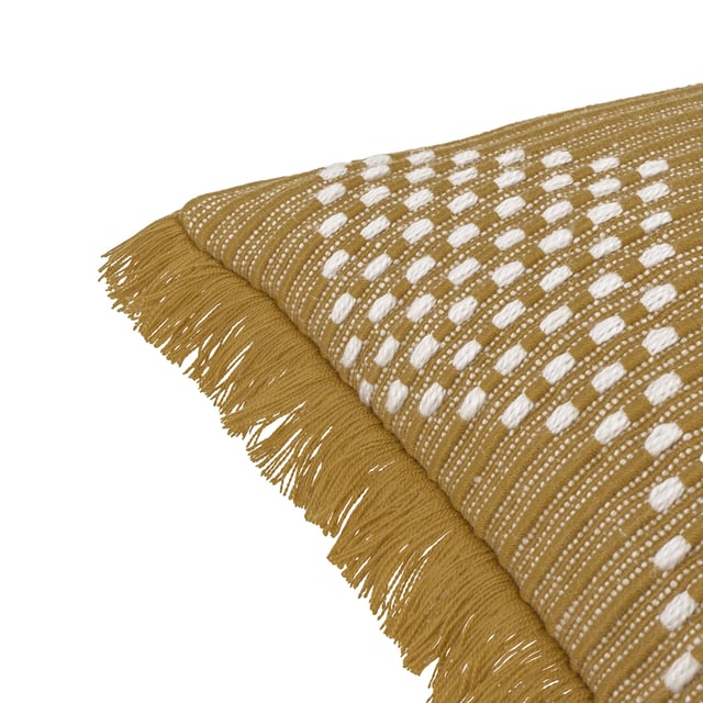 Inspired by boho trends, the Kadie cushion features a woven geometric design crafted from durable, recycled PET fabric and is available in a range of bold summer colours. Durable and suitable for outdoor and indoor settings, this design is complete with fringed edging. These cushions will completely transform any area. Ideal for patios, balconies, and terraces to create a unique and homely space. Size:45 cm x 45 cm