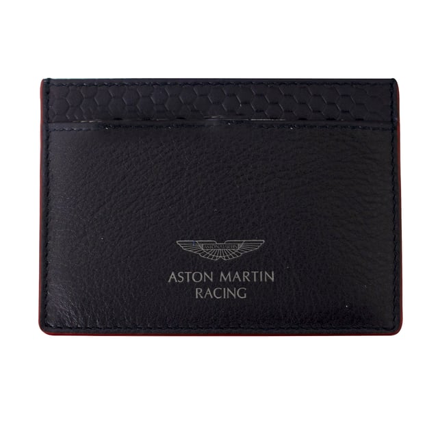 Mire de cerca a los miembros del equipo de Aston Martin Racing empujando sus autos GT a escrutinios a Le Mans y verá que están usando artículos de Hackett. La ropa con sede en Londres es el proveedor de ropa exclusivo de Aston, y como tal, siempre tiene los últimos y más geniales productos de equipo con una apariencia personalizada.