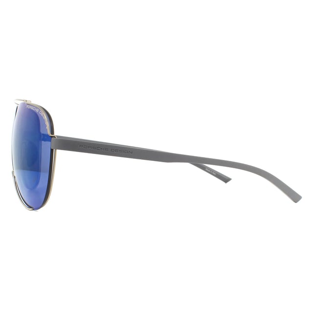 Las gafas de sol Porsche Design P8682 D Gold Blue Silver Mirror tienen forma de aviador clásico y están fabricadas con una fina montura metálica que alterna la parte delantera y trasera de la montura, creando un efecto casi flotante. Las plaquetas nasales totalmente ajustables garantizan un ajuste cómodo y personalizado, mientras que la marca Porsche Design adorna una esquina de la lente y las patillas de plástico están grabadas para facilitar su reconocimiento.