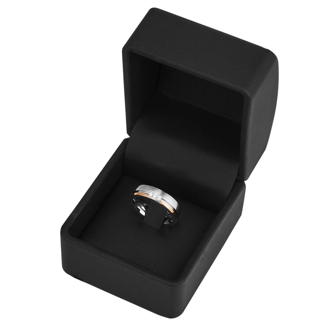 This extraordinary engagement ring of the 1934 manufactory combines all elements that love trend-conscious women: noble materials, durability, bicolor look and a touch of bling bling. The simple stainless steel ring inspires with partial gilding in a trendy rose gold and a fascinating groove contour. Three small zirconia stones in Brillantschliff make the ring sparkle - the perfect symbiosis of minimalism and glamor. It is a great advantage of stainless steel its scratch resistance and robustness at a favorable price, so that this engagement ring is not suitable as a bridal jewelry but also daily companions.