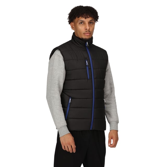 Material: 100% Polyester. Fabric: Ripstop. Design: Quilted. Fabric Technology: Thermal, Warmloft, WR Cire Finish. Neckline: High-Neck. Sleeve-Type: Sleeveless. Pockets: 1 Chest Pocket, 2 Side Pockets, Zip. Fastening: Full Zip. Made from Recycled Materials.