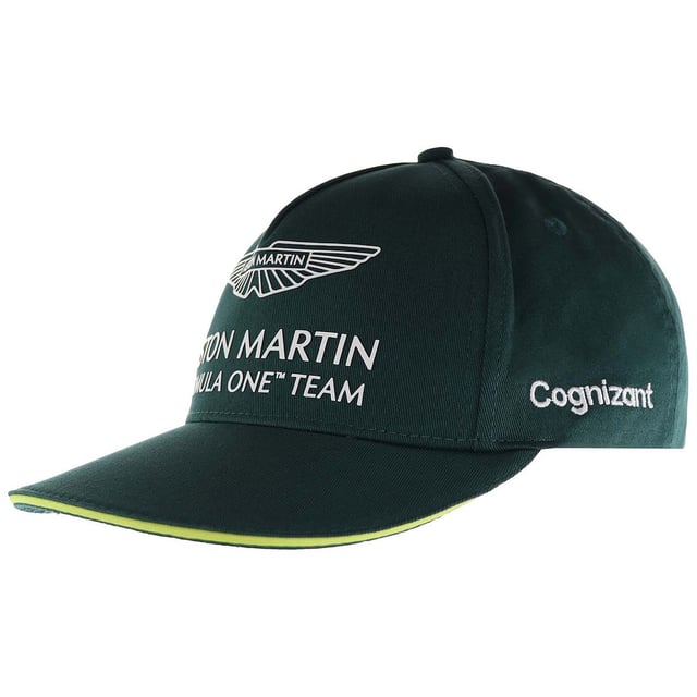 Es gibt nur wenige Automobilmarken, die so ikonisch und zeitlos sind wie Aston Martin. Zeigen Sie Ihre Unterstützung für ihre denkwürdige Rückkehr in die Formel 1 im 21. Jahrhundert mit der offiziellen Teamwear-Kollektion. Diese klassische Mütze mit gebogenem Schirm verfügt über einen verstellbaren, perforierten Riemen, damit Sie die perfekte Passform finden. Ein Union-Jack-Tag sorgt für einen Hauch britischen Stils. Der Teamname wiederholt sich am Rand des Schirms, der eine strukturierte Unterseite hat, und gedruckte Teamdetails sind an der Vorder-, Seiten- und Rückseite der Krone zu finden, einschließlich eines ‘V5’-Designs auf dem Schirm.