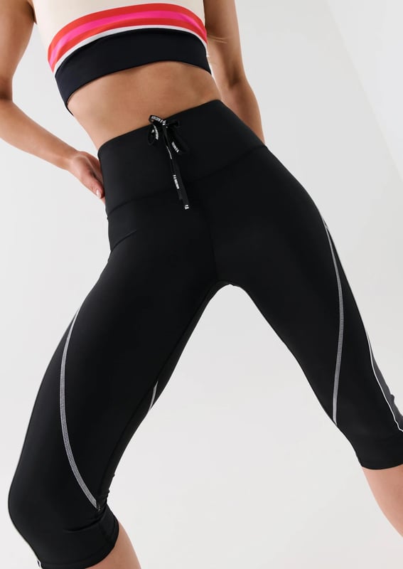 Mid rise, 3/4 length leggings. Built in waistband support with external P.E Nation branded drawcord