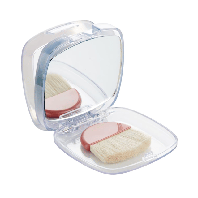 The True Match Powder Glow Illuminating Highlighter blends seamlessly onto skin, the ultra-fine pressed powder combines three complementary shades to create an expertly sculpted complexion. In a compact with a built-in mirror and brush applicator. Apply damp for more intense colour.