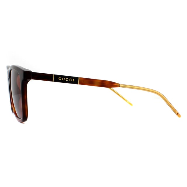 Gucci Sunglasses GG0843S 002 Havana Brown are a sleek stylish modern frame crafted from lightweight acetate. The slender temples feature the Gucci logo while the super thin temple tips allow for an all round comfortable fit ..