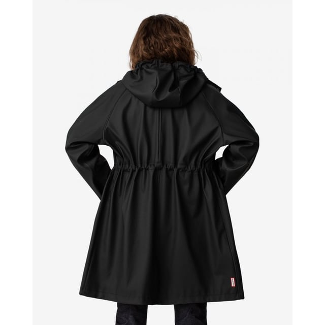 Size/Fit Summary: True to size, Oversized fit. If you want a fitted look, it is recommended to size down. Centre back measurement for Size S is 93cm and sleeve length from neck point is 73.5cm.
Designed for daily use in transitional seasons, the Women's Rain Parka is cut to a mid-thigh length for added coverage and is the ultimate protection against harsh and unpredictable weather. This fully waterproof parka features a welded seam construction and full mesh body lining for breathability. With a stylish oversized shape, a cinchable waist allows for a customisable fit.

Certified vegan
Fully waterproof with welded seams
Hunter Tri-coloured zipper with snap storm flap
Full body mesh lining for breathablility
Underarm eyelets for additional ventiliation
Waist drawcord to adjust fit
Hood with drawcord to adjust opening to protect from wind and rain
Reversed entry welt pockets to prevent rain from entering
Snap adjustable cuff

Product code: WRO1402WAP