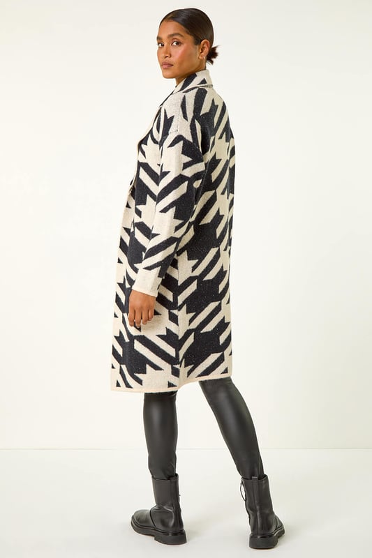 Houndstooth Coatigan from Roman. Make a stylish statement this Autumn Winter with our houndstooth knit coatigan. Featuring a flattering edge-to-edge opening and long sleeves to keep you warm, this luxurious mix of soft fabrics is designed in a striking houndstooth pattern that is perfect for your trendy fall outfits. Finishing below knee length, it's a must-have piece to elevate your wardrobe. Pair with jeggings and ankle boots for a complete look.
