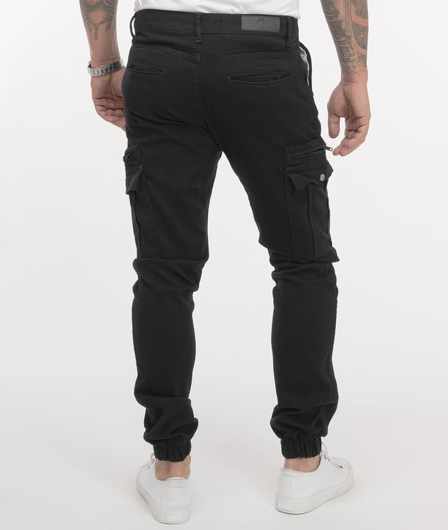 Die Chino Hosen von Rock Creek eignen sich ganz ausgezeichnet für legere Casual-Looks. Sie bieten eine angenehm weite Passform und sehen dabei auch noch richtig lässig aus. Beim gemütlichen Stadtbummel, beim Familienausflug oder in der Uni leisten die komfortablen Hosen gute Dienste. Darüber hinaus zeichnen sich die Chinos von Rock-Creek durch eine erstklassige Verarbeitung und eine hohe Qualität aus.