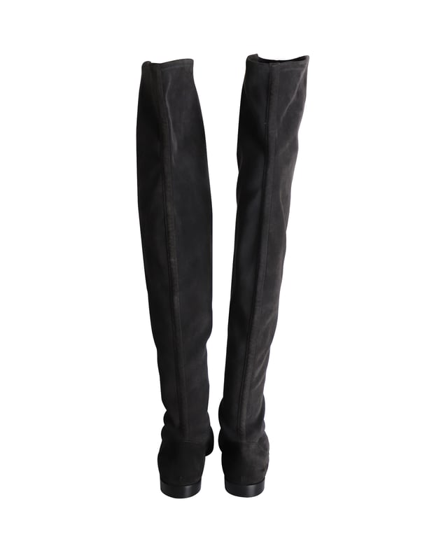 VINTAGE, RRP AS NEW
The Felder Over-the-Knee Boots by Gianvito Rossi is an elegant autumn wardrobe essential for the stylish woman. Crafted from smooth grey suede, these boots feature an over-the-knee style, round toes, low block heels, and an easy slip-on style. Pair them with your favorite coat for a chic autumn ensemble.

Gianvito Rossi Felder Flat Over-the-Knee Boots in Grey Suede
Condition: Excellent
Sign of wear: Light marks on the suede
Material: Suede
Color: Grey
Size: IT37.5 / UK4.5 / US7.5
SKU: 302515