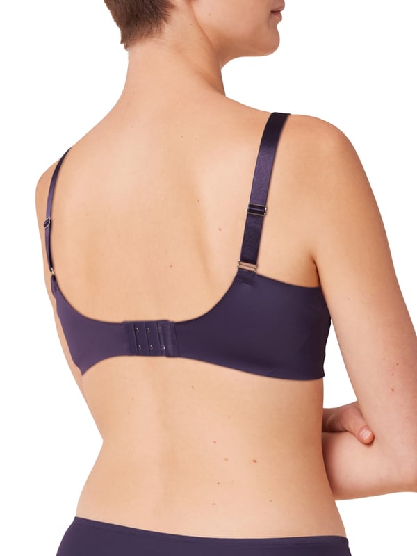 Triumph True Shape Sensation Minimizer Bra. Breathable double lamination with super-soft cup liners. This product is recommended as hand wash only.