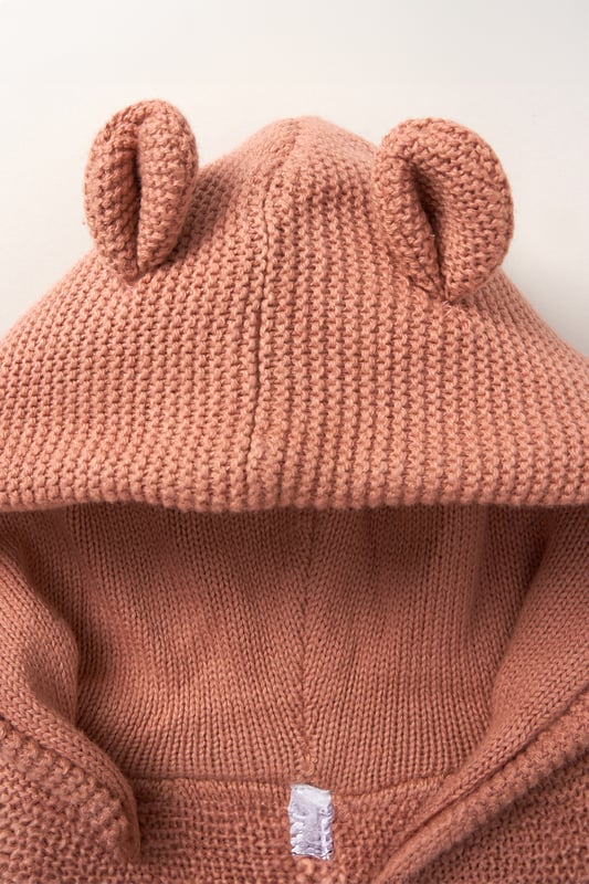 Homegrown's organic cotton hooded wrap cardigan is crafted for comfort and sustainability. Featuring button fastening and cute bear ears on the hood, this cosy, breathable cardigan is gentle on delicate skin and perfect for any season.