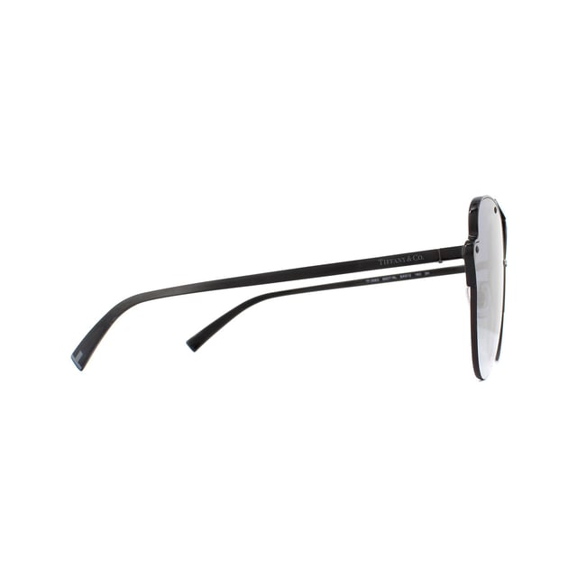Las gafas de sol Tiffany 3063 60074L Negro Azul Degradado son un precioso modelo ojo de gato de la colección Paper Flowers de Tiffany. La montura metálica tiene forma de flor de papel con patillas planas con grabados de Tiffany & Co y las T de Tiffany adornan las puntas de las patillas. Un fino puente doble ofrece un acabado vanguardista a este estilo femenino sin esfuerzo.