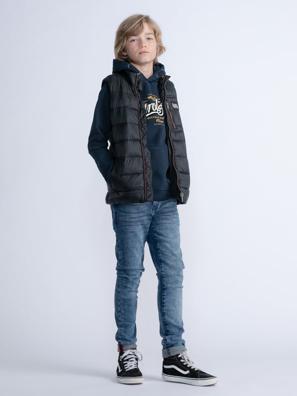 Ce gilet de corps confortable est doté d'un zip, de poches latérales et d'un logo Petrol sur la poitrine.Doudoune sans manchesZipPoche de poitrineLogo PetrolPoches latérales100% polyamideRembourrage : 100% polyester recycléLe mannequin mesure 149 cm et porte la taille 152.