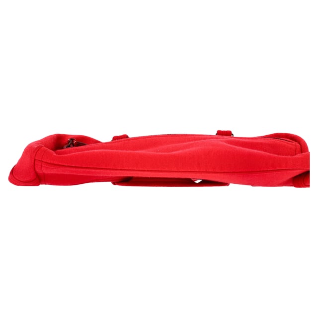 VINTAGE, NP WIE NEU  
Fügen Sie Ihrer Accessoire-Kollektion mit der Miu Miu Bowler-Handtasche mit Fronttaschen aus roter Wolle einen Hauch von Farbe und Eleganz hinzu. Diese auffällige Handtasche vereint Praktikabilität mit hochwertigem Design und bietet eine strukturierte Bowlerform, die perfekt für den Alltag und besondere Anlässe geeignet ist. Hergestellt aus luxuriöser Wolle, wird der kräftige rote Farbton zum Blickfang, während die Fronttaschen sowohl Stil als auch Funktionalität bieten – sie ermöglichen einen schnellen Zugriff auf Ihre Essentials und wahren gleichzeitig die elegante Silhouette der Tasche. Die raffinierten oberen Griffe und der abnehmbare Schulterriemen bieten vielseitige Trageoptionen, was sie ebenso komfortabel wie schick macht. Egal, ob Sie zu einem Mittagstermin oder einem Abend ausgehen, diese Miu Miu Tasche verleiht jedem Outfit eine Portion Raffinesse.  

Miu Miu Bowler-Handtasche mit Fronttaschen aus roter Wolle  

Zustand: Sehr gut  
Gebrauchsspuren: Kein Verkaufsetikett, leichte Gebrauchsspuren.  
Verpackung: Keine  
Farbe: Rot  
Material: Wolle  
Größe: One Size  
Maße: Breite: 160; Höhe: 220; Länge: 400; Griffhöhe: 130; Riemenlänge: 0  
SKU: NAPPUGBBA407646W