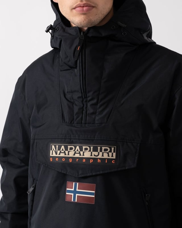 The embodiment of Napapijri's heritage, the Rainforest has been keeping people warm and sleek since 1995. The beloved anorak returns with new rubber branding, a double-zip fastening, ventilation eyelets and an adjustable hem and hood. It's built for the outdoors with breathable, water-resistant fabric and down-free, recycled padding insulation that provides lightweight warmth in cold weather.

Anorak
Waterproof fabric: 3000Mmh20 (suitable for light rain and snow)
Breathable fabric: MVP 3000G/m2-24 hour
Critically taped seams
Side zip fastening
Advanced hood regulation
Ventilation eyelets
Inner cuffs
Adjustable hem
Additional inner collar opening
Patches
Printed details

Main fabric: 100% Recycled PolyesterLining: 100% Recycled PolyesterPadding: Comfortemp® Padding 100% Recycled Polyester
NA4IB9
 