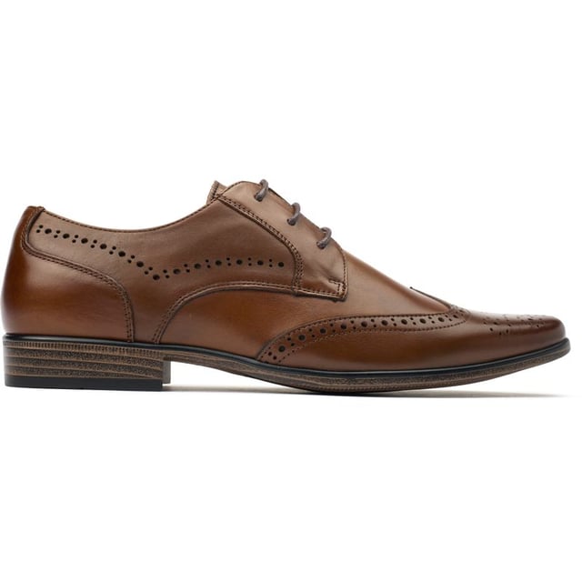 Zapatos Soletrader Logan para hombre en color tostado, fabricados en piel y suela de pvc. Presentan detalle brogue y parte superior de piel.