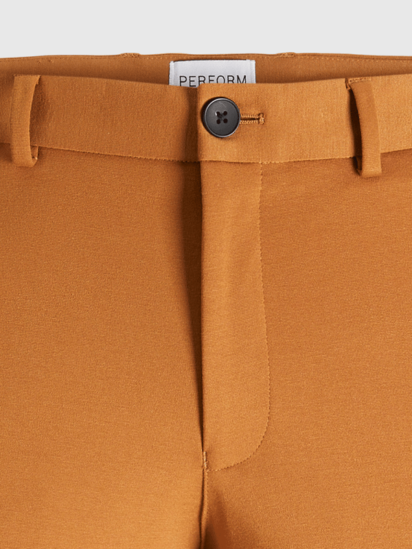 Limited Edition Performance Pants ™ is een broek met een stijlvolle look en een ongeëvenaarde functionaliteit, zodat u de hele dag door een uitstekend comfort kunt genieten.