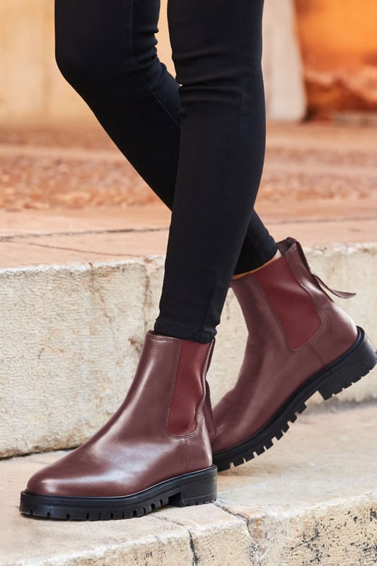 Complete every outfit
Wear-forever Chelsea boot style
Chunky sole for an on-trend look
Zip back fastening
Style with leggings and an oversized knit for weekend chic
Add edge to feminine dresses