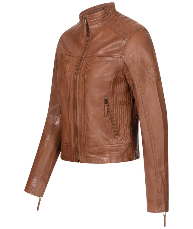 Die Lederjacke, das Synonym für die alltags Jacke, man kann sie im Sommer oder Winter tragen, mit Jeans, oder in einer Kombination mit einer schicken Hose, es ist einfach die Jacke, die jeder in seinem Kleiderschrank braucht. Die Damen Lederjacken der Marke "Rock Creek", sind in verschiedenen Modellen erhältlich, ob klassisch, ausgeflippt, vom feinen Casual- bis zum hart Rockigen-Look, wir bieten Ihnen alles an. Mit dem Jacken-Modell D-481, werden Sie bestimmt die richtige Wahl treffen. Die Leder Jacke ist eine klassische Casual-Jacke, mit Stehkragen und Reißverschluss Zippern am Armende, sie ist sehr geschmeidig und hat ein super lässiges Tragegefühl.