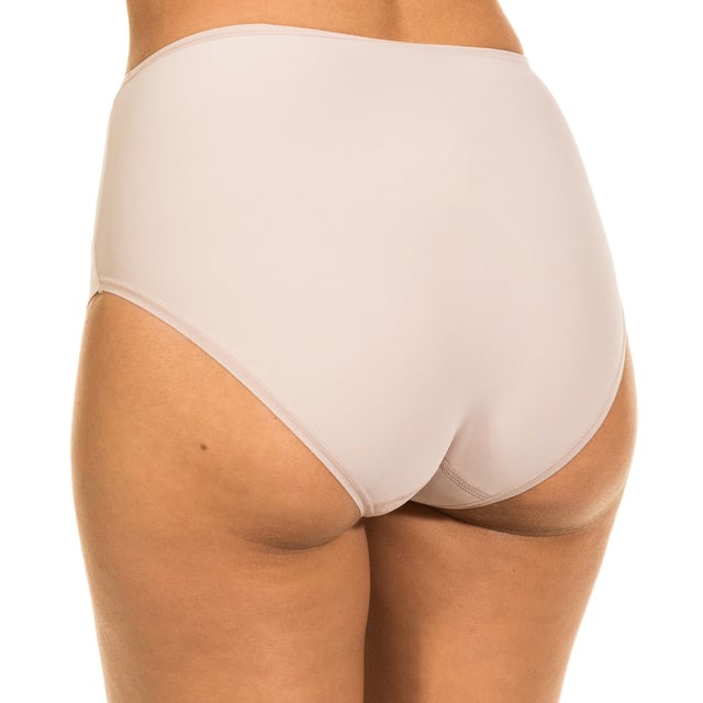 Slip Janira
 Hoge taille.
 Elastische tailleband.
 Merkdetail gedrukt op de bovenkant.
 Perfect Day Micro is een nieuwe slipserie die maximaal comfort combineert met de beste kwaliteit. Het is gemaakt van de nieuwste generatie microvezel, een stof die zich perfect aanpast dankzij de grote elasticiteit.
 Binnenvoering.
 Naden in toon zichtbaar.
 Samenstelling: 82% Polyamide, 12% Elastaan, 6% Katoen
 Onderhoud:
- Wassen op maximaal 30º.
 - Geen bleekmiddel gebruiken.
 - Niet in de droger.
 - Niet strijken.
 - Niet chemisch reinigen.