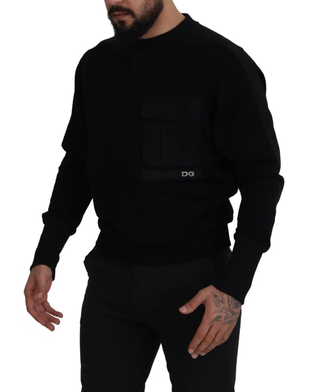 Äkta Dolce & Gabbana tröja
Tillverkad av en bomullsblandning
Rundhals och långa ärmar
Mångsidig svart färg
Logodetaljer
Tillverkad i Italien
Material: 89% bomull 11% polyester